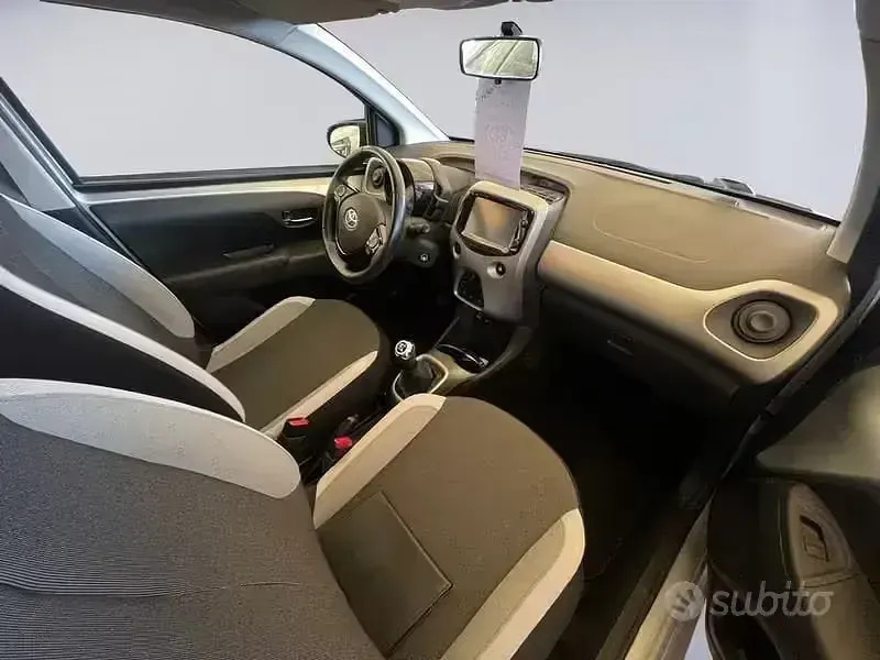 Usata Toyota Aygo X-pure 69 CV (50 kW) 2017 Grigio Utilitaria