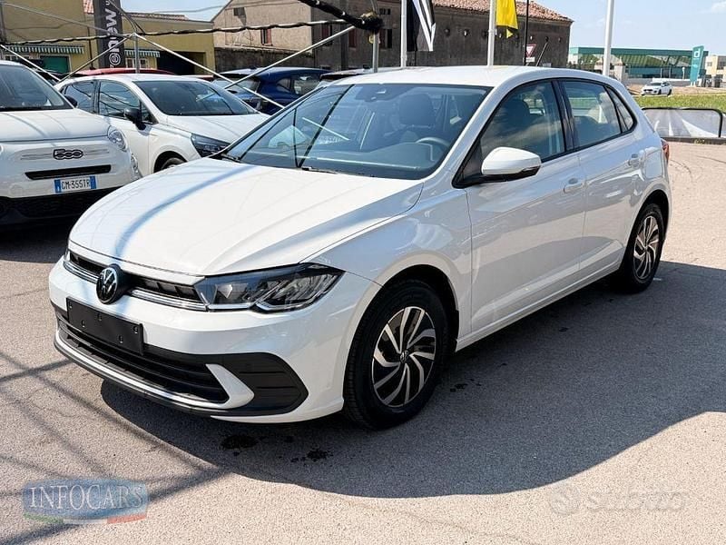 Usata VW Polo Life 95 CV (69 kW) 2023 Bianco Utilitaria