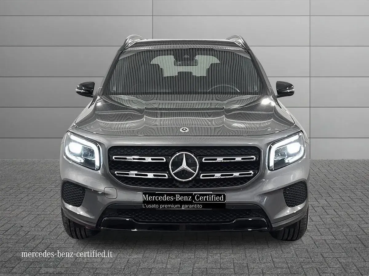 Usata Mercedes GLB200 150 CV (110 kW) 2023 Grigio medio metallizzato SUV