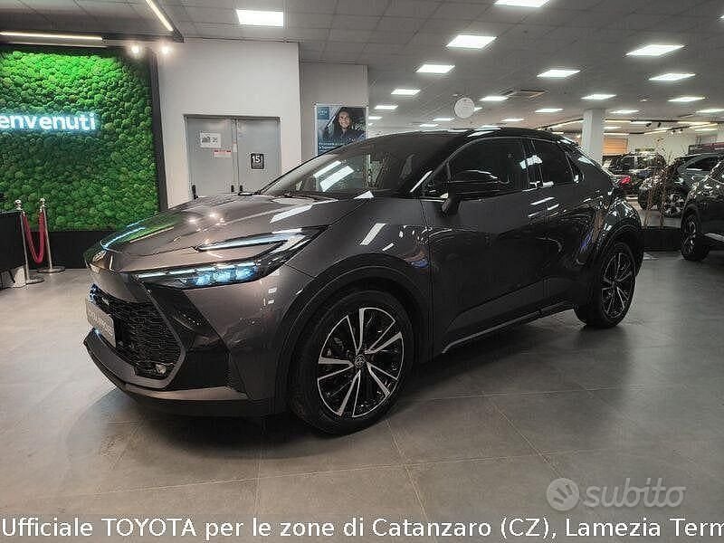 Usata Toyota C-HR Lounge 197 CV (144 kW) 2024 Grigio SUV