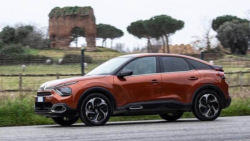 Pearl black Nuova 2026 Citroën C4 PureTech Berlina | 22.990 € (Buon prezzo) - Immagine 1/4