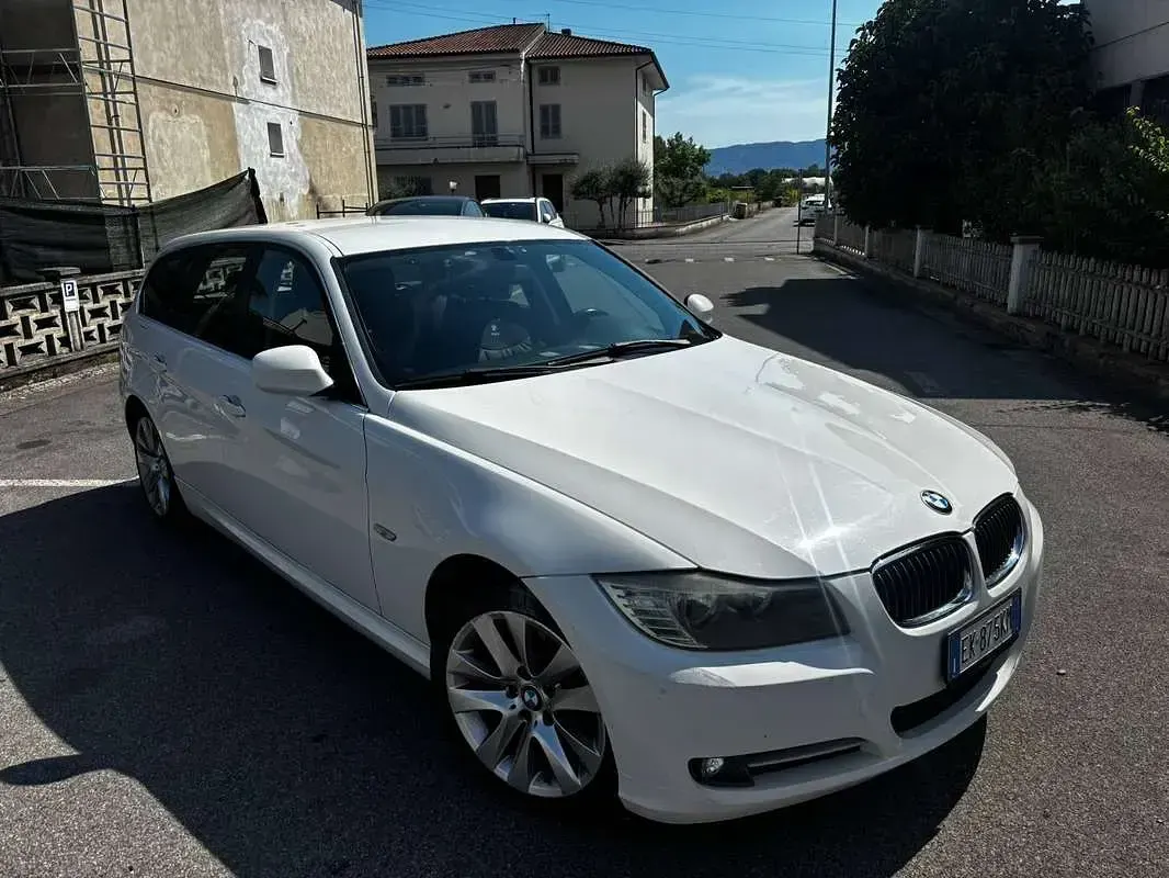 Usata BMW 318 143 CV (105 kW) 2011 Bianco Station wagon