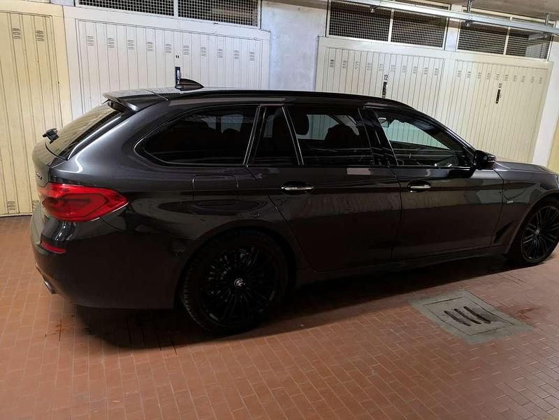 Usata BMW 520 Luxury Line 190 CV (139 kW) 2017 Nero Station wagon