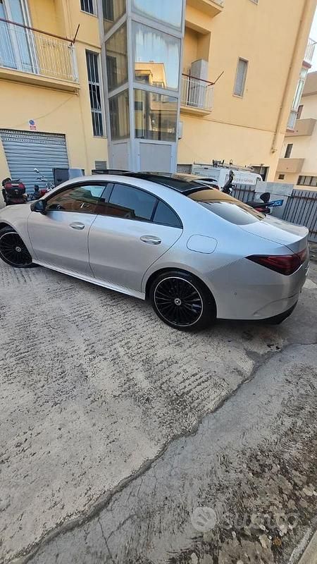 Usado Mercedes CLA220 AMG line 190 CV (139 kW) 2023 Gris Berlina