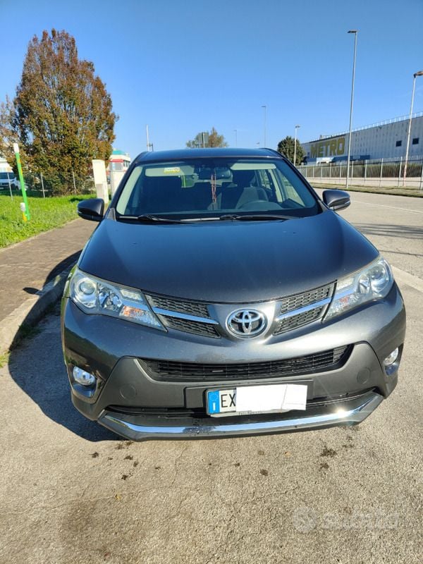 Usata Toyota RAV4 124 CV (91 kW) 2014 SUV