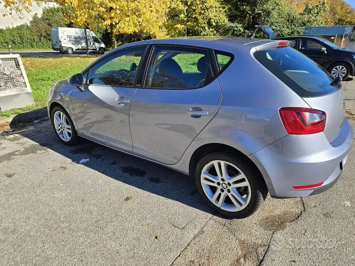 Usata Seat Ibiza CONNECT 95 CV (69 kW) 2015 Grigio Utilitaria