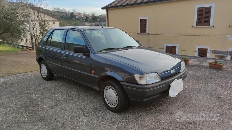 Grigio Usata 1993 Ford Fiesta Due volumi | 1300 € - Immagine 1/4