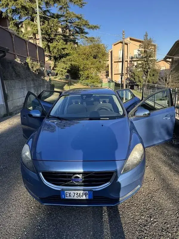 Usata Volvo V40 Momentum 150 CV (110 kW) 2015 Berlina