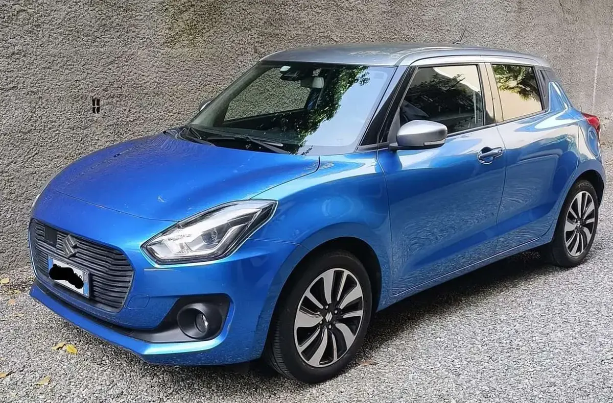 Second-hand Suzuki Swift 83 CP (61 kW) 2018 Albastru Hatchback