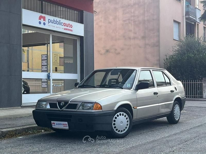 Usata Alfa Romeo 33 90 CV (66 kW) 1992 Argento Berlina