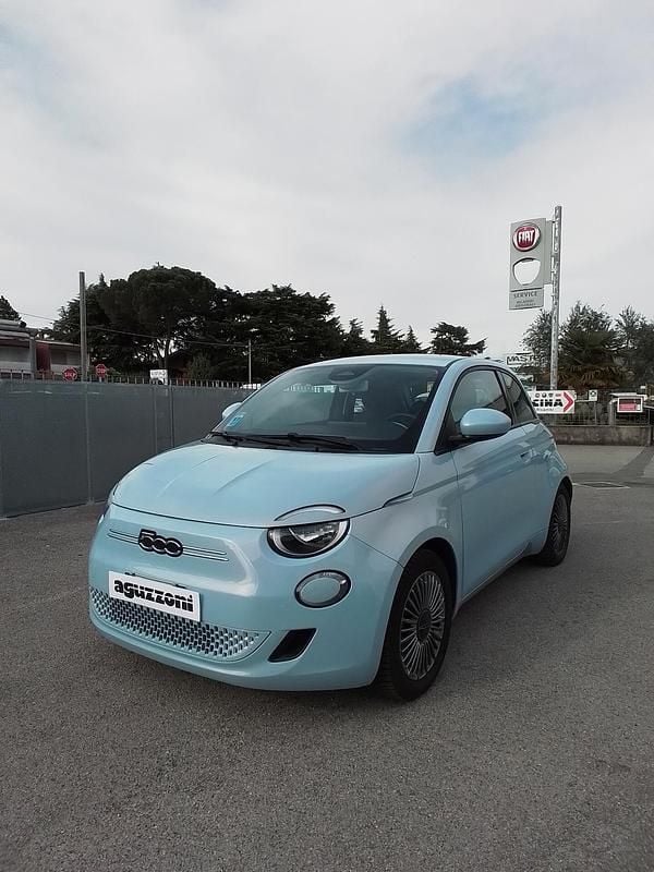 Usata Fiat 500e Icon 86 kW (118 CV) 2021 Blu Berlina