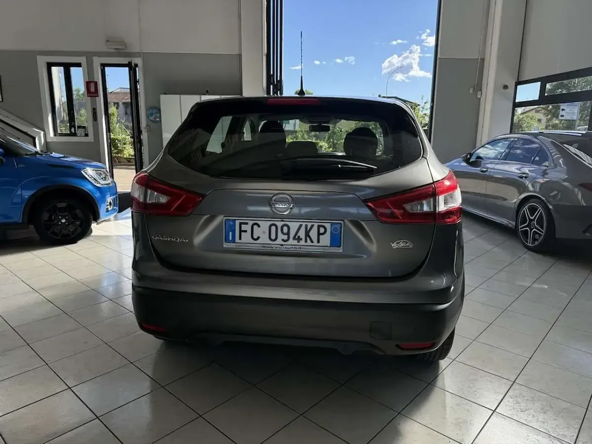 Usata Nissan Qashqai Visia 116 CV (85 kW) 2016 Grigio SUV