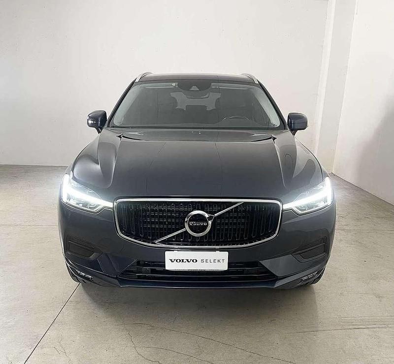 Usata Volvo XC60 Momentum 197 CV (144 kW) 2021 Denim blue (metallizzato) SUV