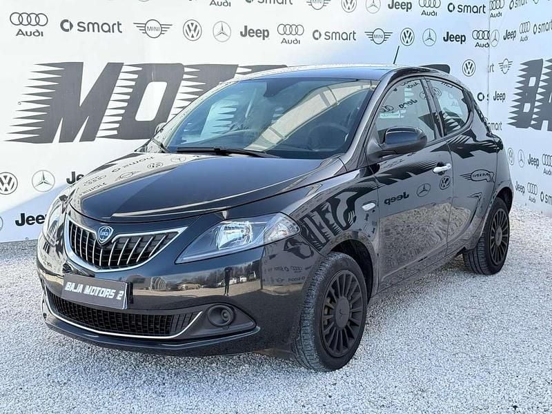 Usata Lancia Ypsilon Silver 69 CV (50 kW) 2022 Nero Utilitaria