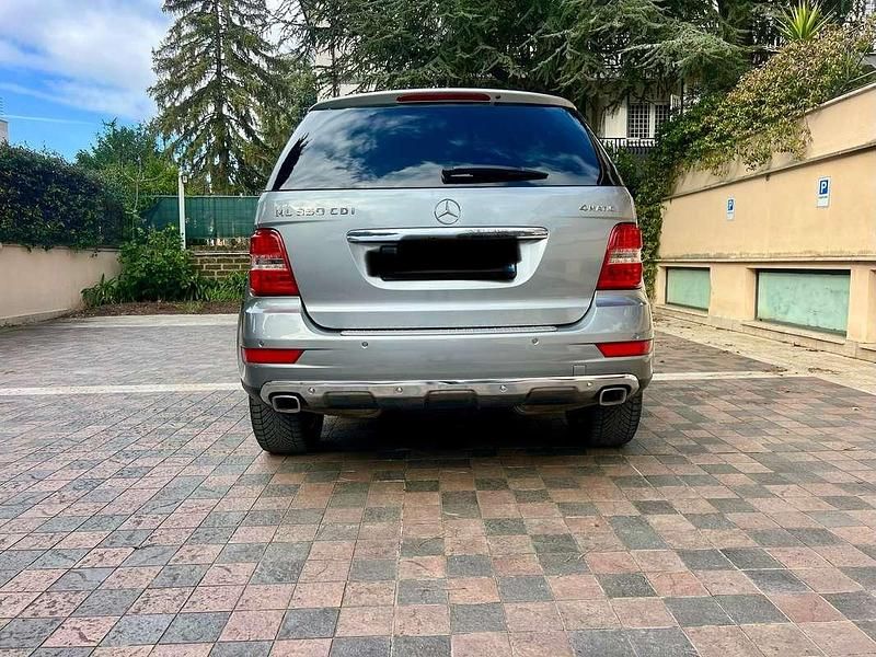 Usata Mercedes ML350 Edition 231 CV (169 kW) 2011 Grigio SUV