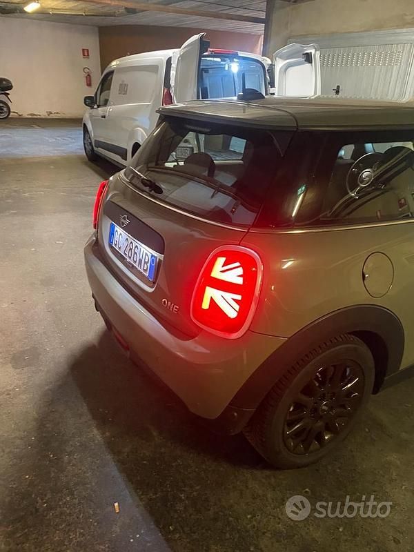 Usata Mini ONE 102 CV (75 kW) 2020 Grigio Utilitaria