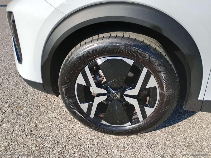 Usata Peugeot 2008 Allure 102 CV (75 kW) 2025 Bianco SUV