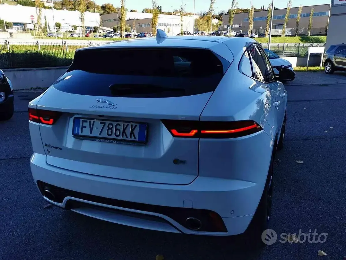 Usata Jaguar E-Pace R-Dynamic 150 CV (110 kW) 2019 Bianco SUV