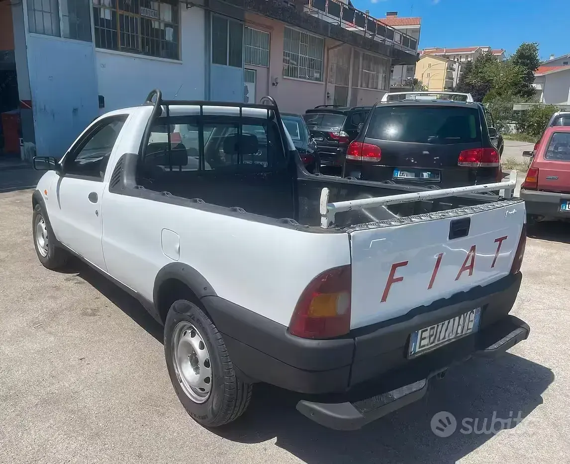 Usata Fiat Strada 69 CV (50 kW) 2000 Bianco Pick-up