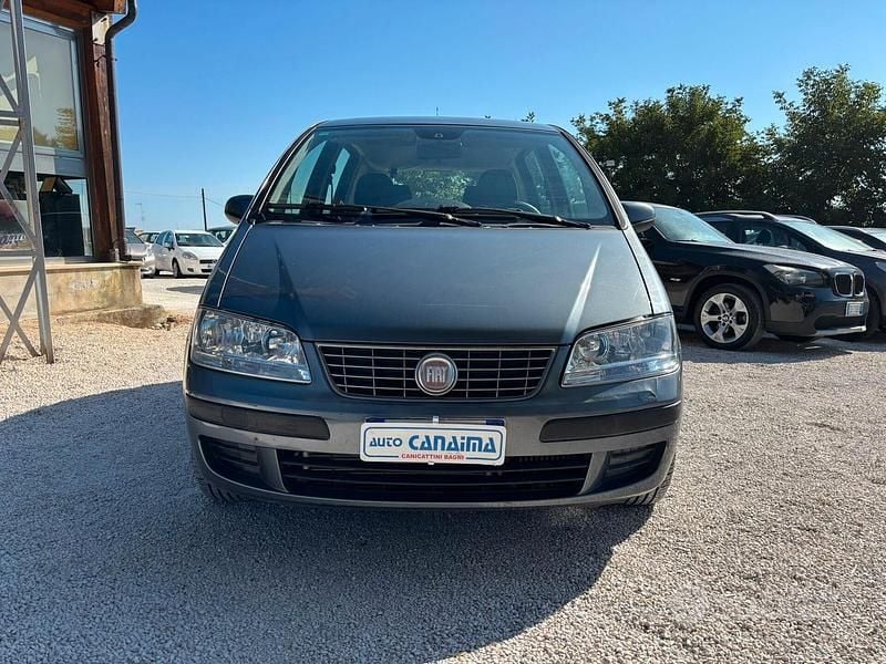 Usata Fiat Idea 95 CV (69 kW) 2011 Grigio Monovolume