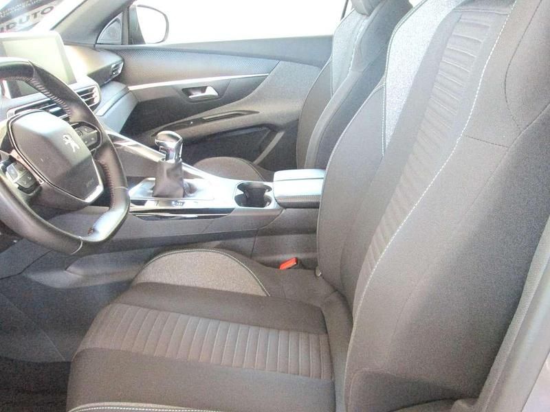 Usata Peugeot 3008 Allure 131 CV (96 kW) 2023 Gris artense metallizzato SUV