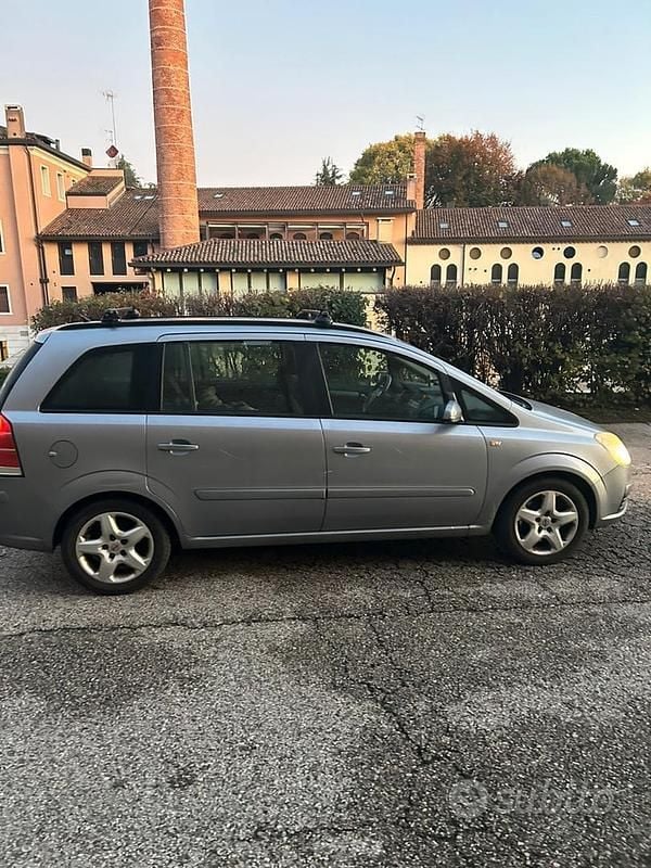 Usata Opel Zafira Enjoy 120 CV (88 kW) 2008 Blu Monovolume