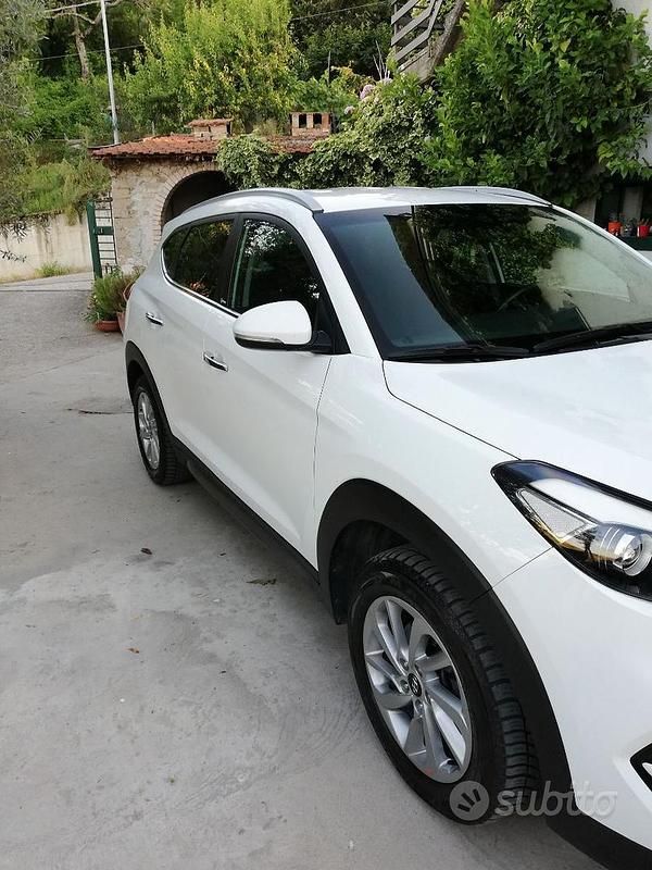 Usata Hyundai Tucson Xpossible 141 CV (103 kW) 2016 Bianco SUV