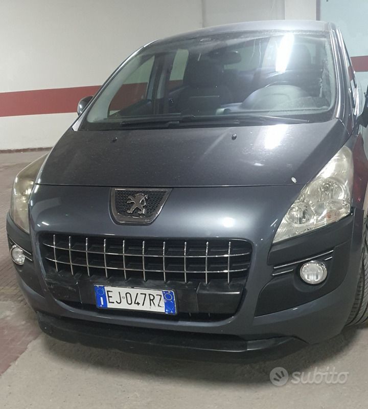 Grigio Usata 2011 Peugeot 3008 Station wagon | 4000 € (Buon prezzo) - Immagine 1/4
