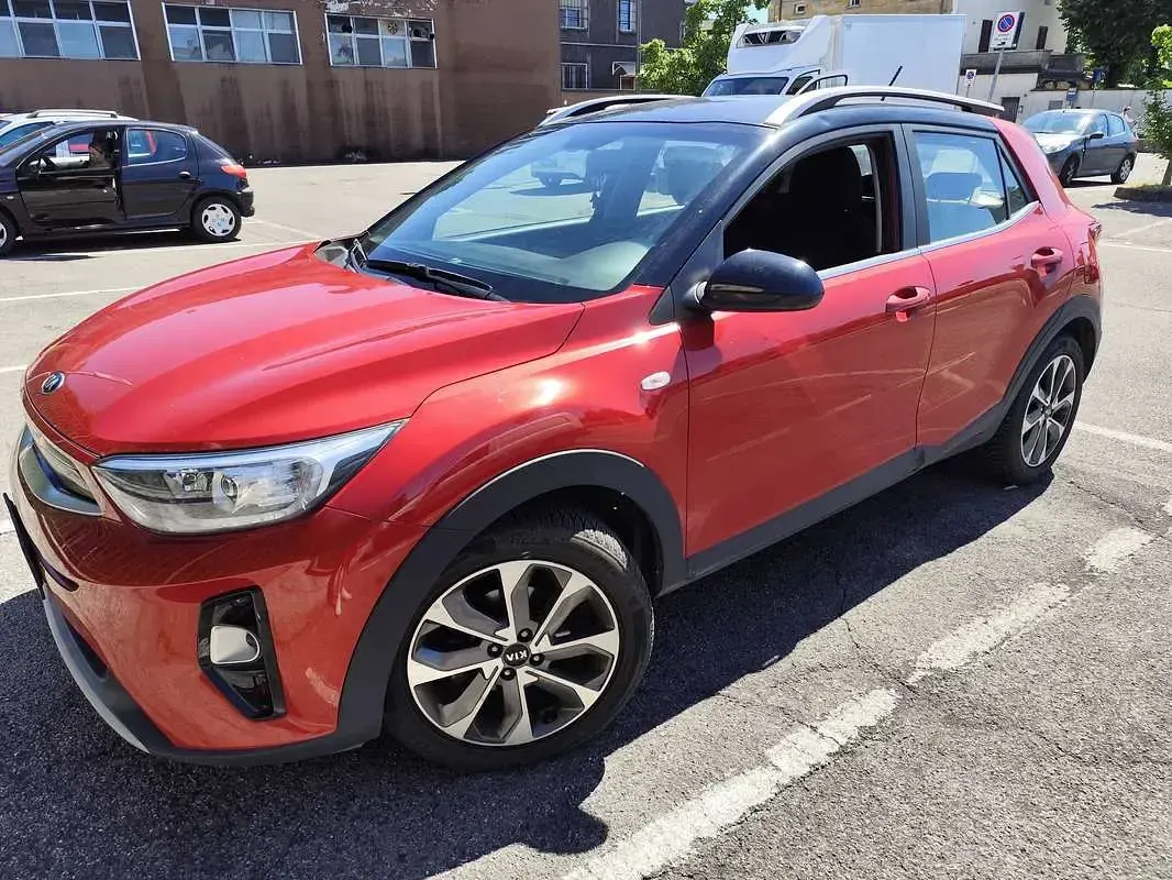 Usata Kia Stonic Style 101 CV (74 kW) 2020 Rosso SUV