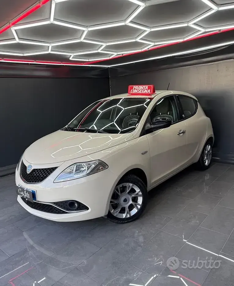 Usata Lancia Ypsilon Platinum 95 CV (69 kW) 2016 Beige Utilitaria