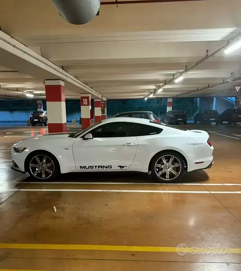 Usata Ford Mustang 317 CV (233 kW) 2015 Bianco Coupé