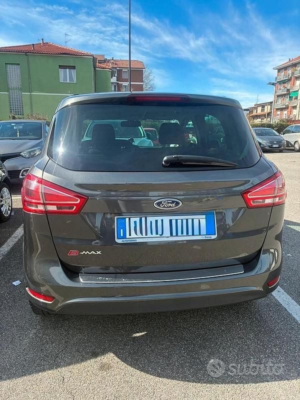 Usata Ford B-MAX Titanium 2017 Grigio Monovolume