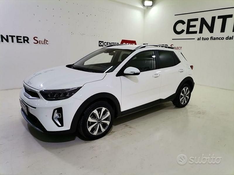 Bianco Usata 2025 Kia Stonic Style SUV | 17.500 € (Buon prezzo) - Immagine 1/4