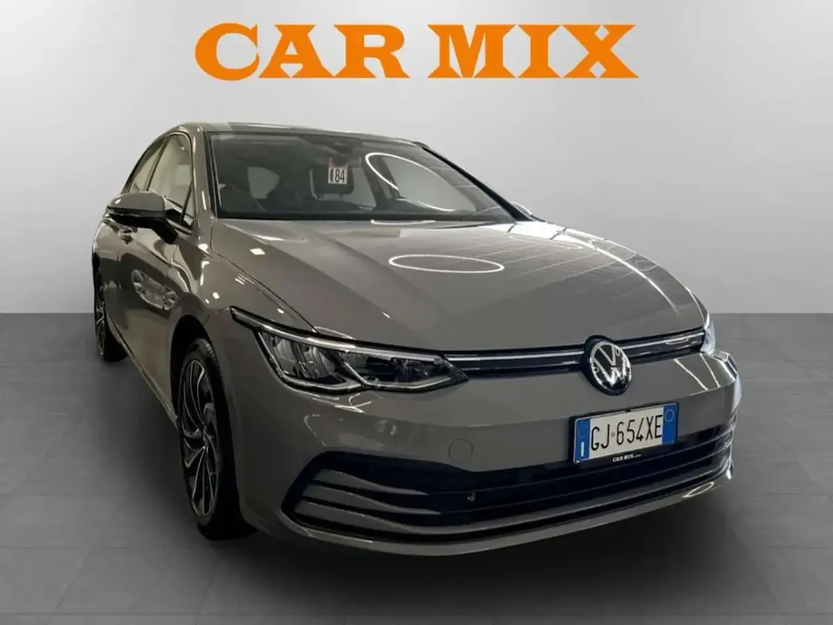 Usata VW Golf VIII Life 110 CV (80 kW) 2022 Grigio Berlina