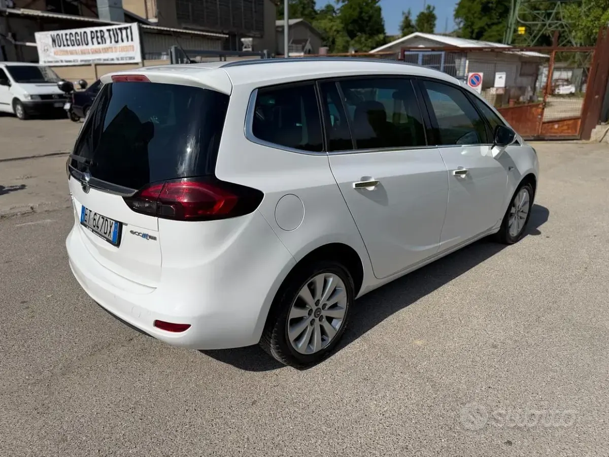Usata Opel Zafira 150 CV (110 kW) 2013 Bianco Monovolume