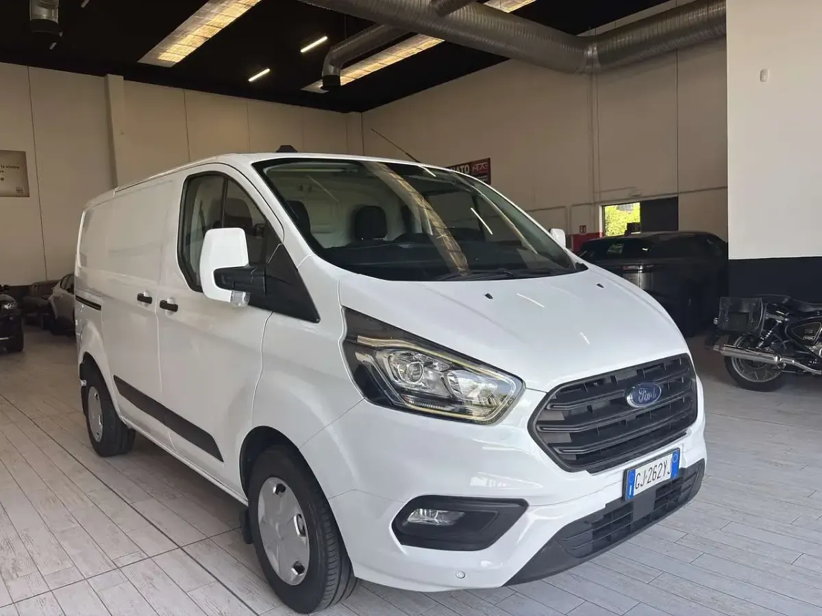 Usata Ford Transit Custom 131 CV (96 kW) 2022 Bianco ford Furgone