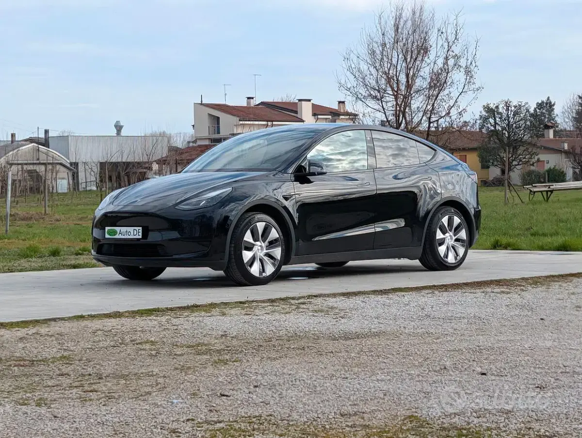 Usata Tesla Model Y RWD 88 kW (120 CV) 2024 Nero SUV