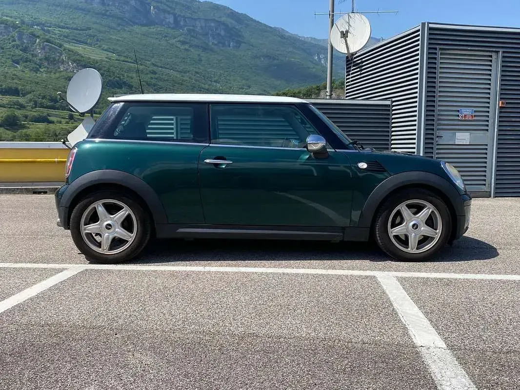 Usata Mini Cooper D 110 CV (80 kW) 2009 Verde Utilitaria