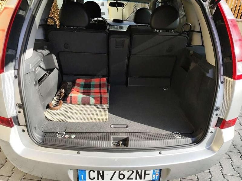Usata Opel Meriva Cosmo 101 CV (74 kW) 2004 Argento Monovolume