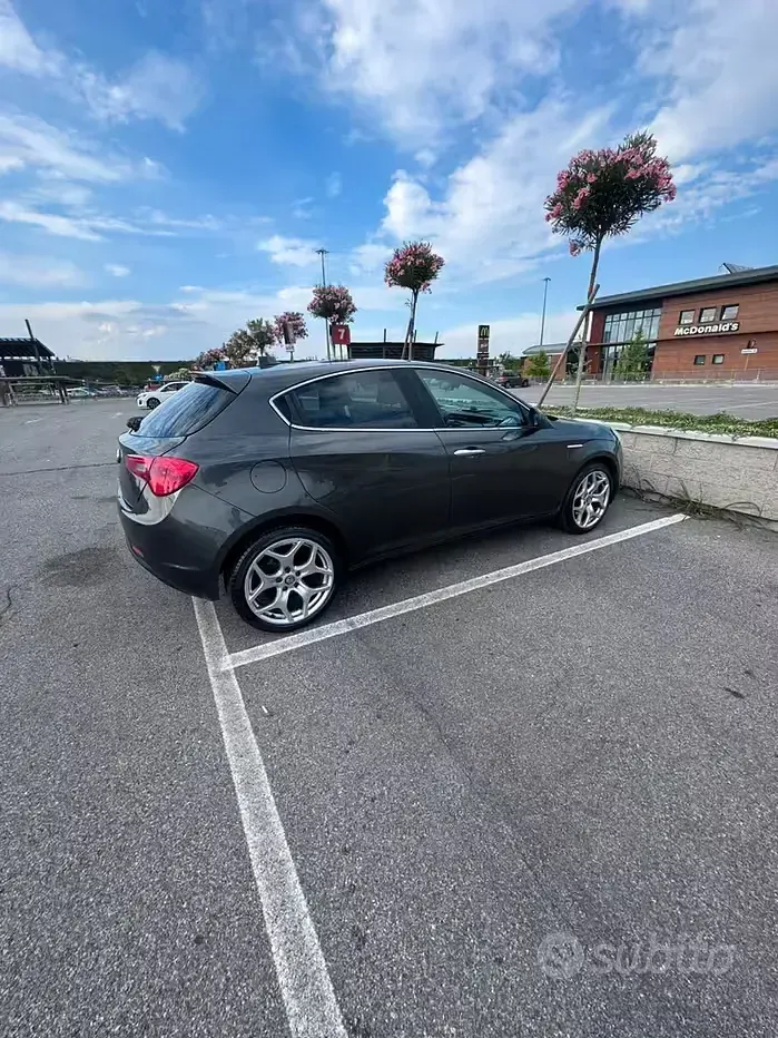 Usata Alfa Romeo Giulietta 170 CV (125 kW) 2010 Grigio Utilitaria