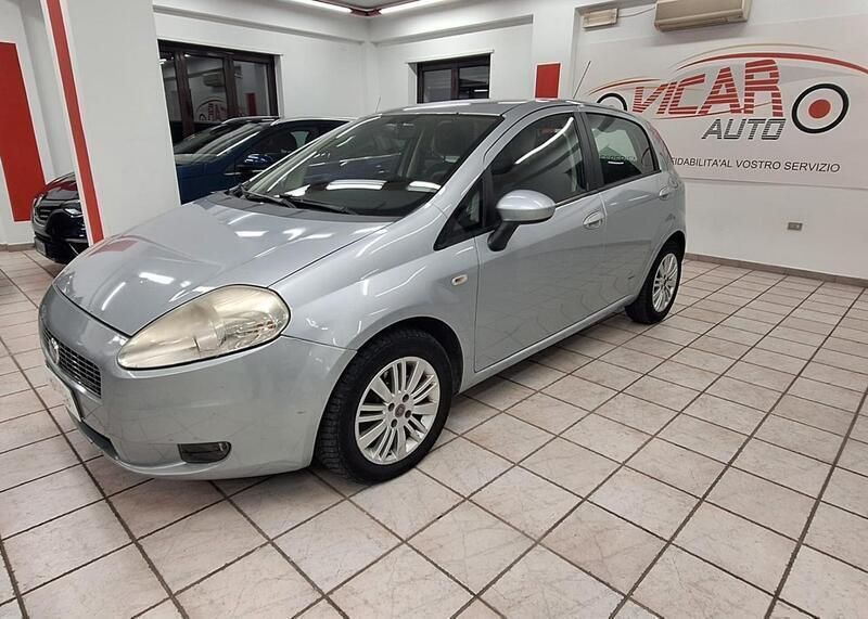 Grigio Usata 2007 Fiat Grande Punto Dynamic Due volumi | 3900 € (Molto cara) - Immagine 1/4