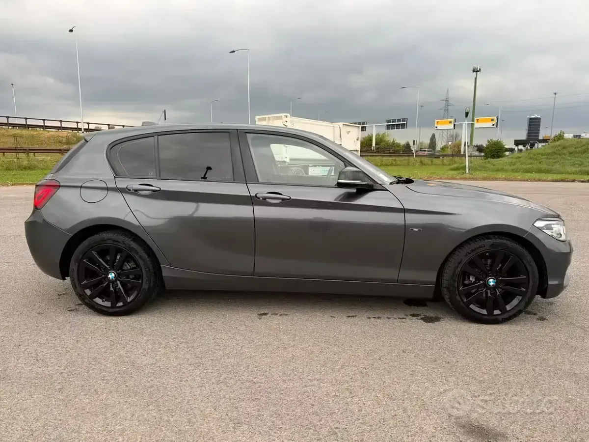 Usata BMW 118 Efficient Dynamics 150 CV (110 kW) 2015 Grigio Utilitaria