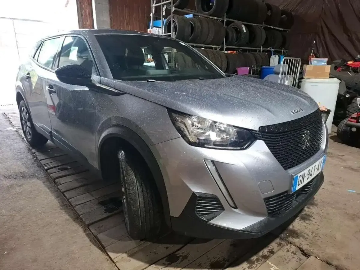 Usata Peugeot 2008 Active 101 CV (74 kW) 2023 Argento SUV