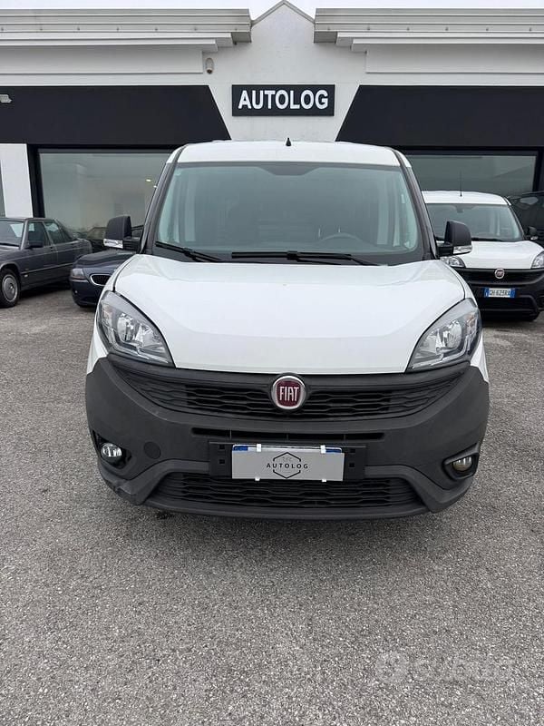 Usata Fiat Doblò 105 CV (77 kW) 2019 Bianco Monovolume
