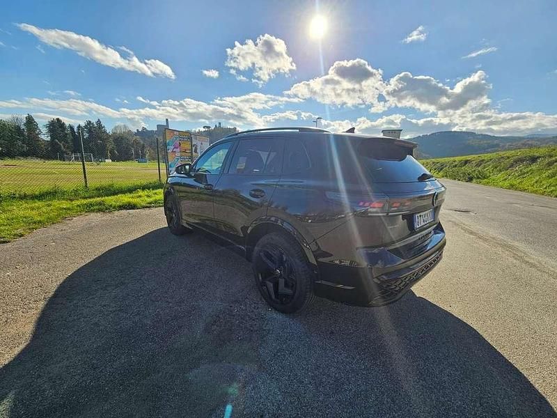Usata VW Tiguan R-line 193 CV (141 kW) 2024 Nero SUV