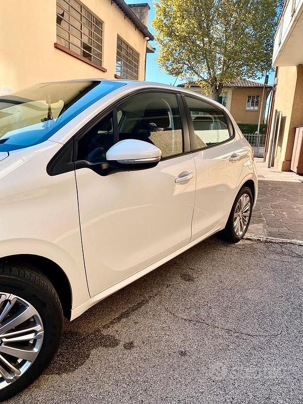 Usata Peugeot 208 75 CV (55 kW) 2019 Bianco Utilitaria