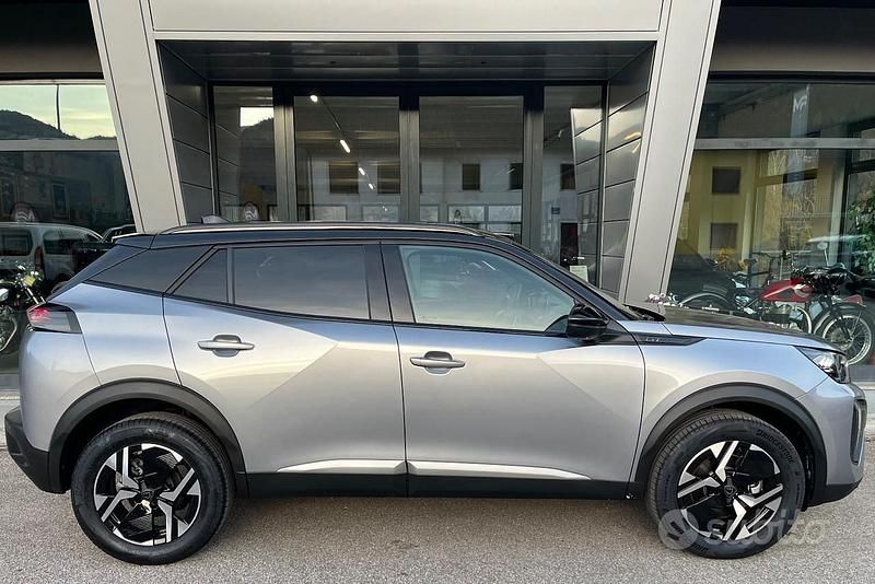 Nuova Peugeot 2008 GT 136 CV (100 kW) 2025 Grigio SUV
