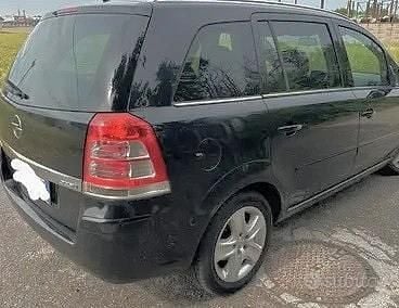 Usata Opel Zafira 116 CV (85 kW) 2011 Nero Monovolume