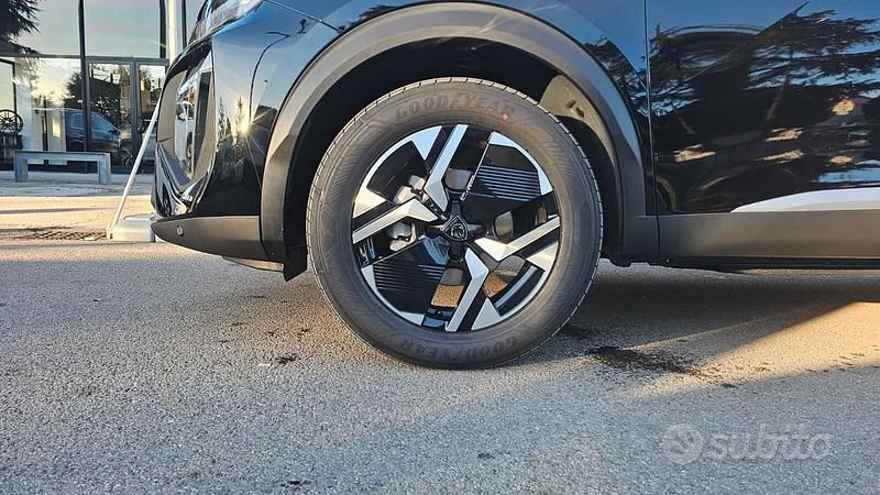 Nuova Peugeot 2008 Allure 100 CV (73 kW) 2025 Grigio SUV