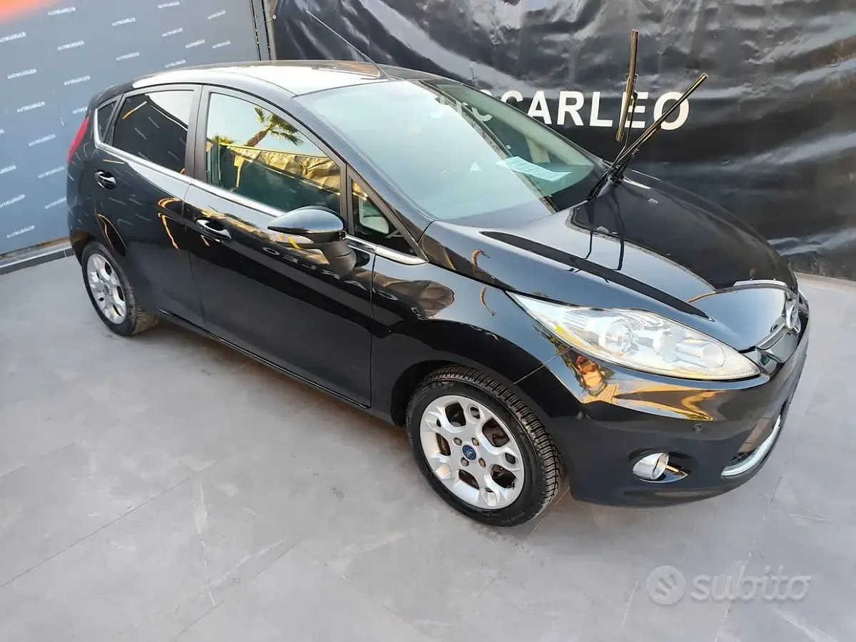 Usata Ford Fiesta Titanium 97 CV (71 kW) 2012 Nero Berlina